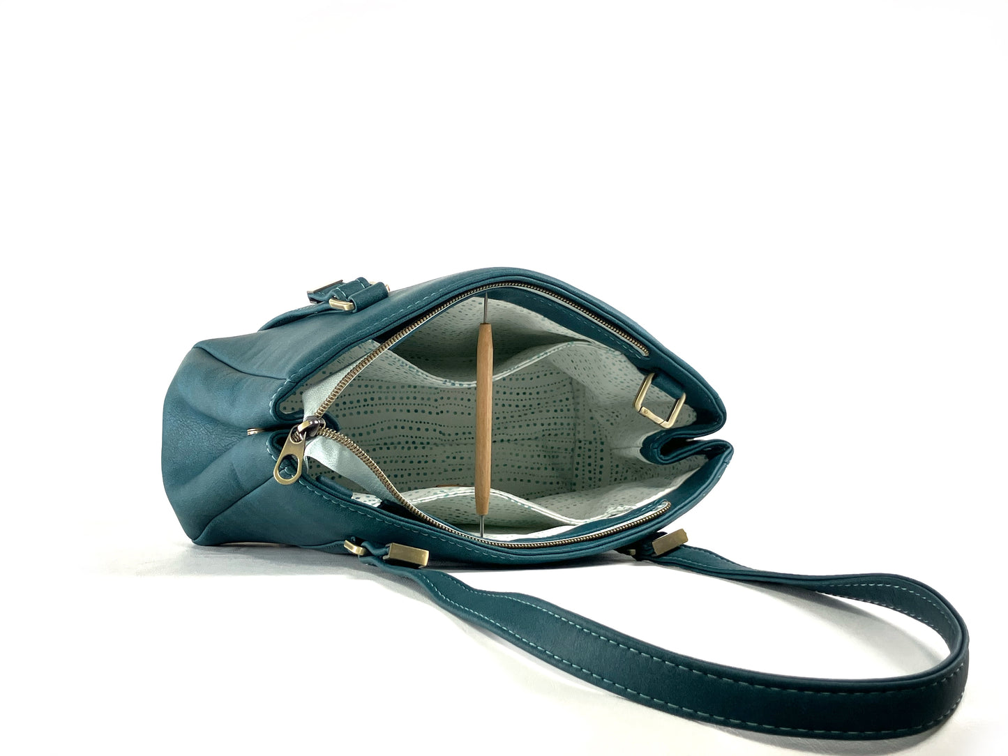 Teal Shoulder Bag – Graceful Structure with Zipper Top