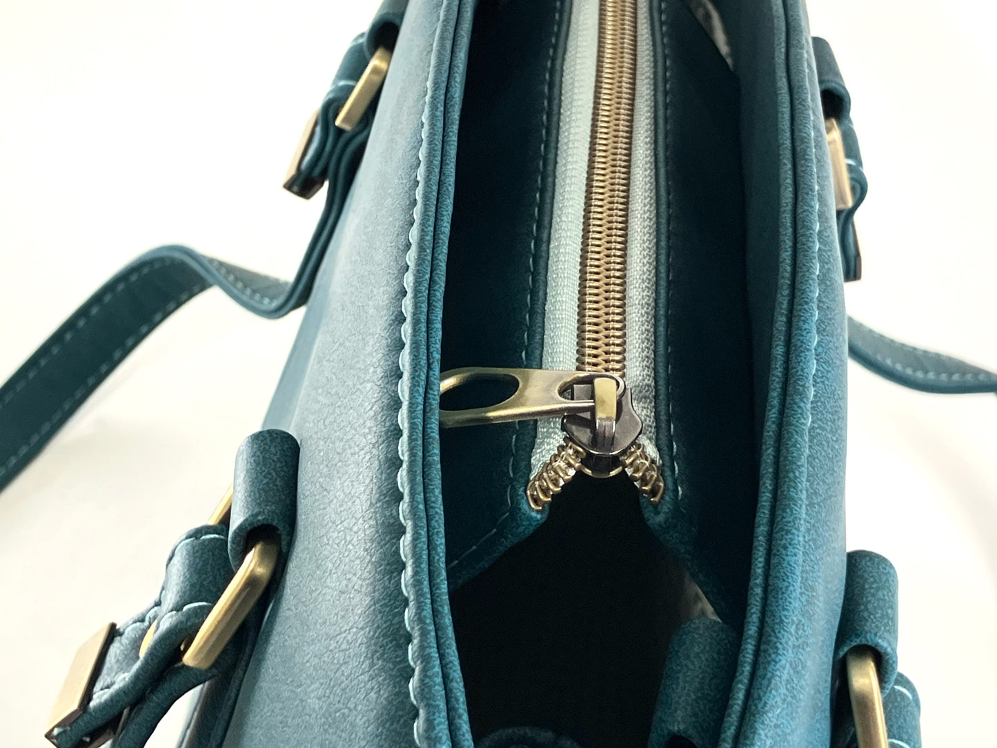 Teal Shoulder Bag – Graceful Structure with Zipper Top