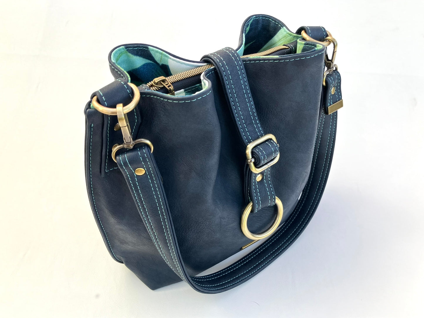 Nautical Slouchy shoulder bag in navy