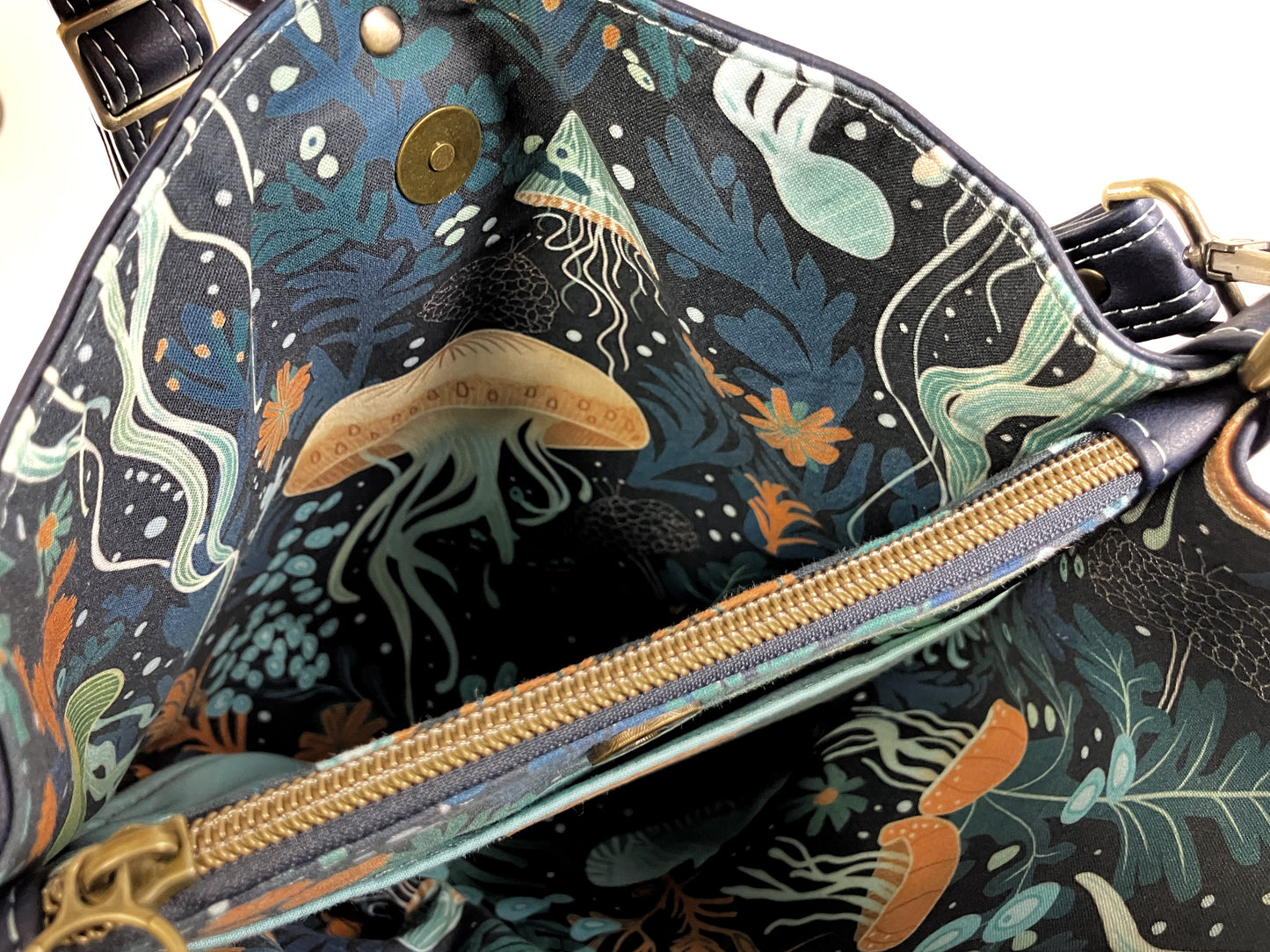 Slouchy Navy Shoulder Bag – Jellyfish Interior