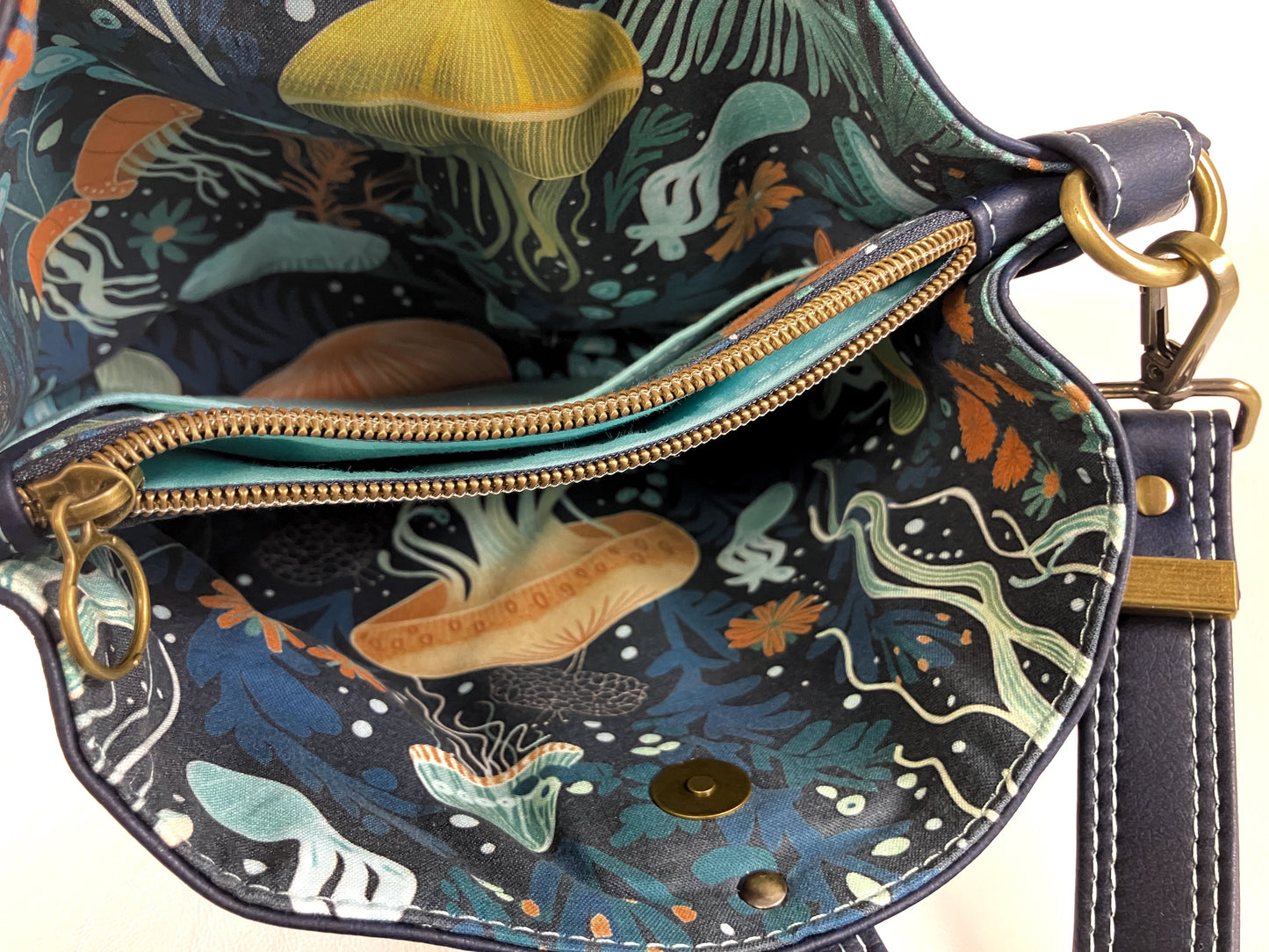 Slouchy Navy Shoulder Bag – Jellyfish Interior