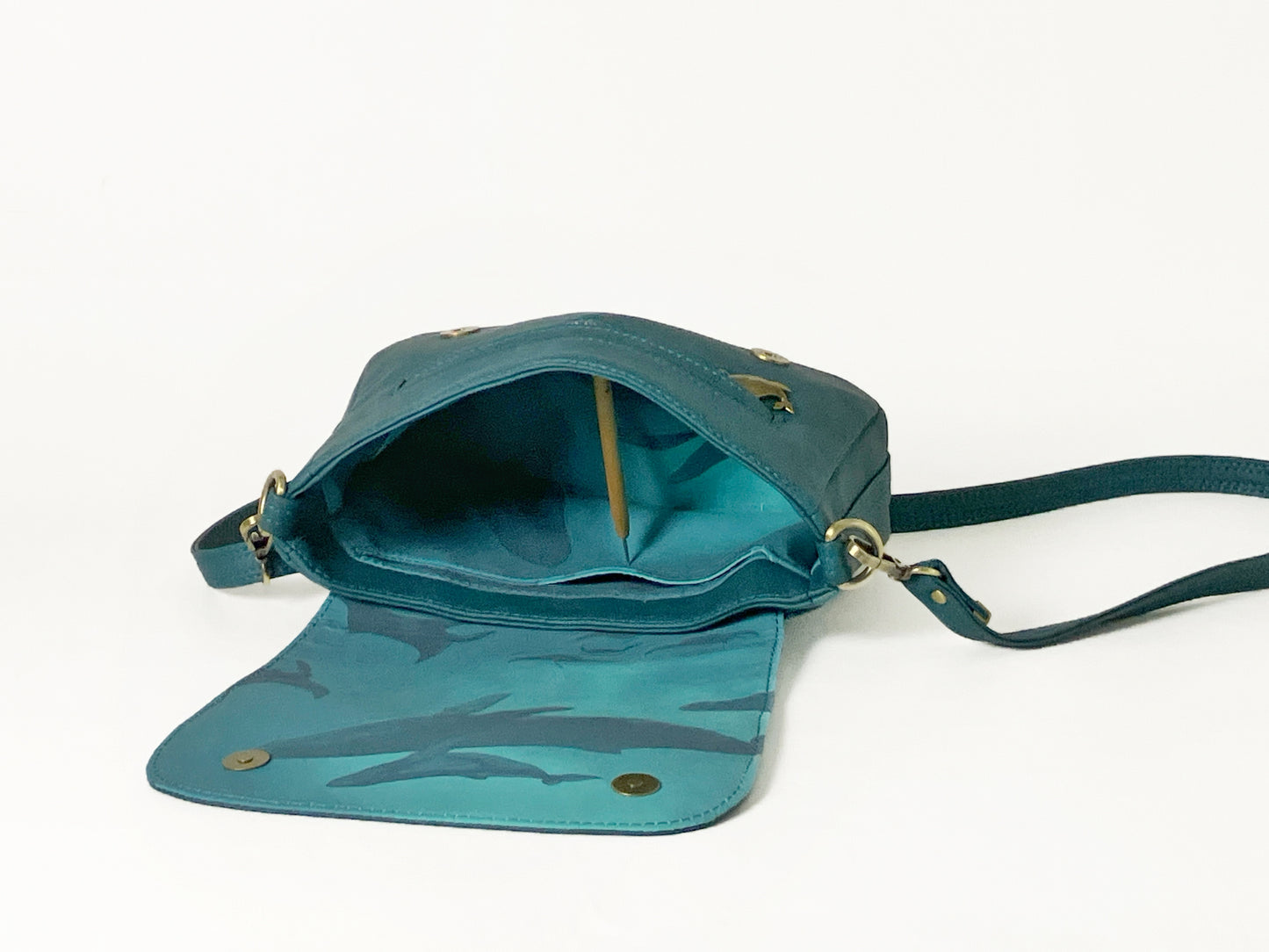 Dark Teal Messenger Crossbody – Whale and Ray Lining