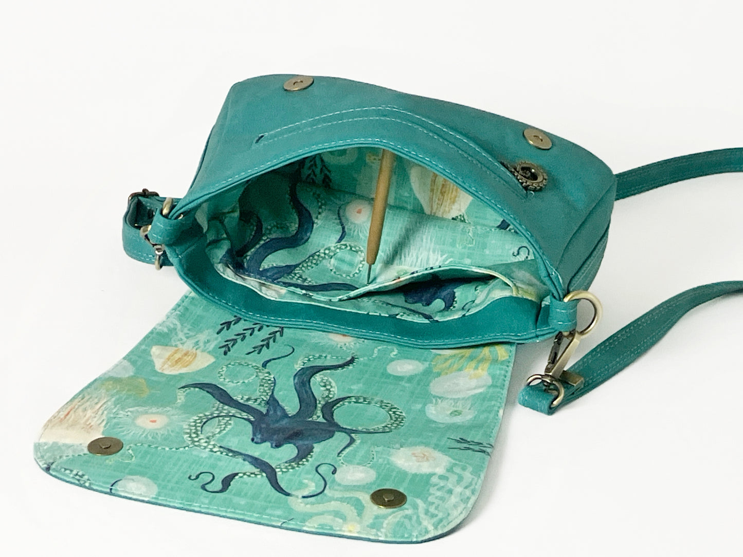 Seaspray Teal Messenger Crossbody – Octopus Lining