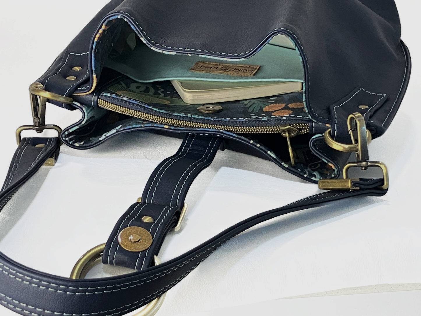 Slouchy Navy Shoulder Bag – Jellyfish Interior